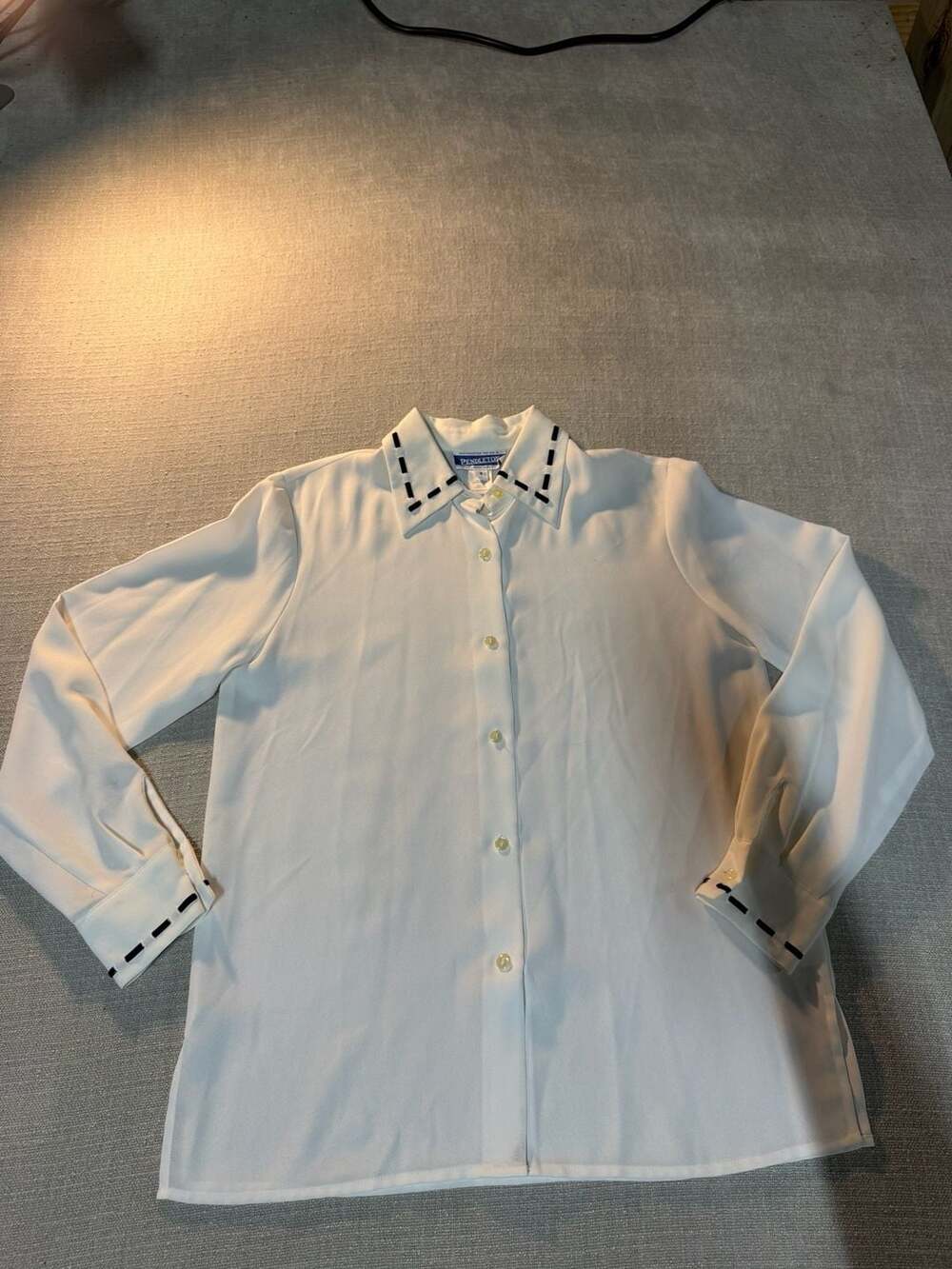Pendleton White Contrast Stitch Shirt Size 6 Polyester